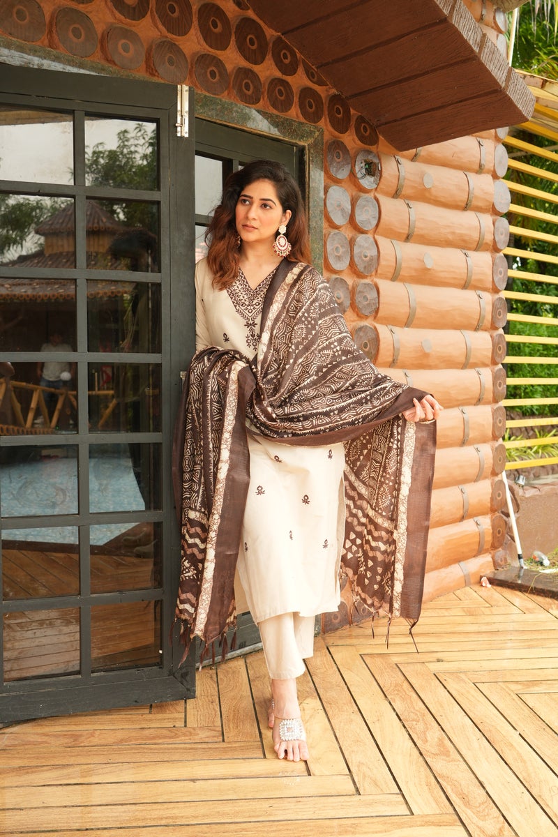 VISHVA CREATION Chic Off-White Ethnic Suit Set for Women - Image 4